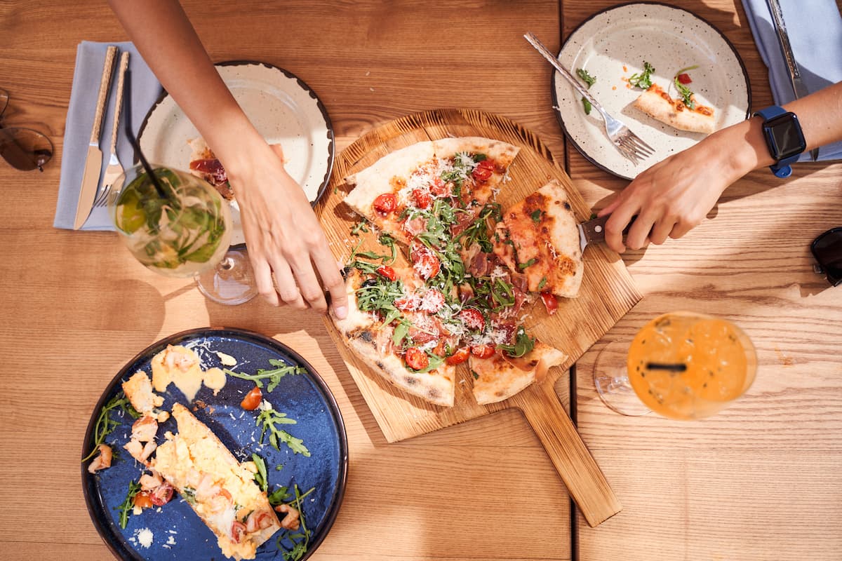 Dlaczego pizza jest w kwadratowych pudełkach? Poznaj kilka ciekawostek dotyczących popularnego dania...
