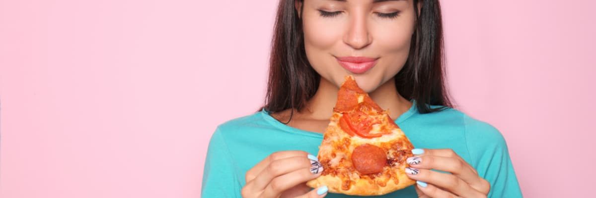 Ile kalorii spożywamy średnio podczas jedzenia pizzy?