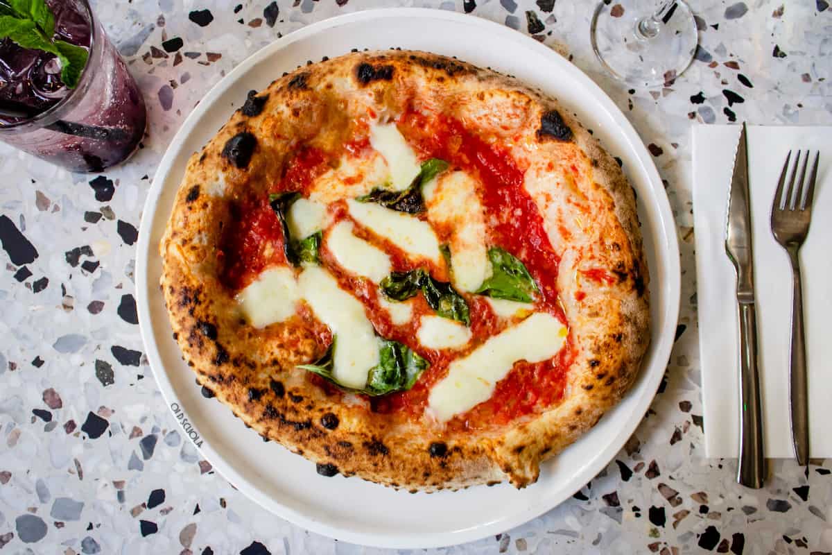Jak jeść pizzę neapolitańską?