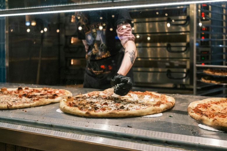 kiedy dodać ser do pizzy